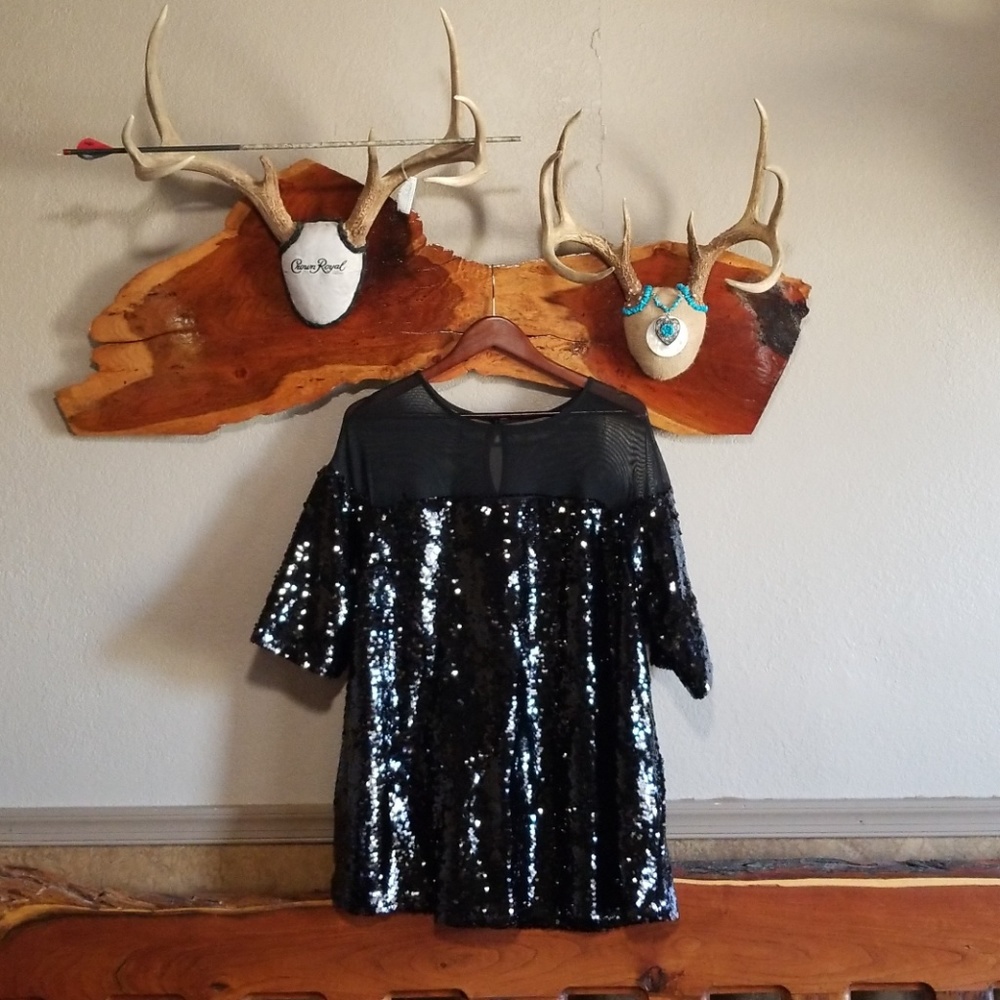 Roamans black sequin short sleeved top 1X - 22/24